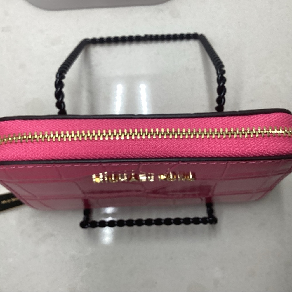 Michael Kors Wallet NWOT in a Pretty Pink - Picture 7 of 9